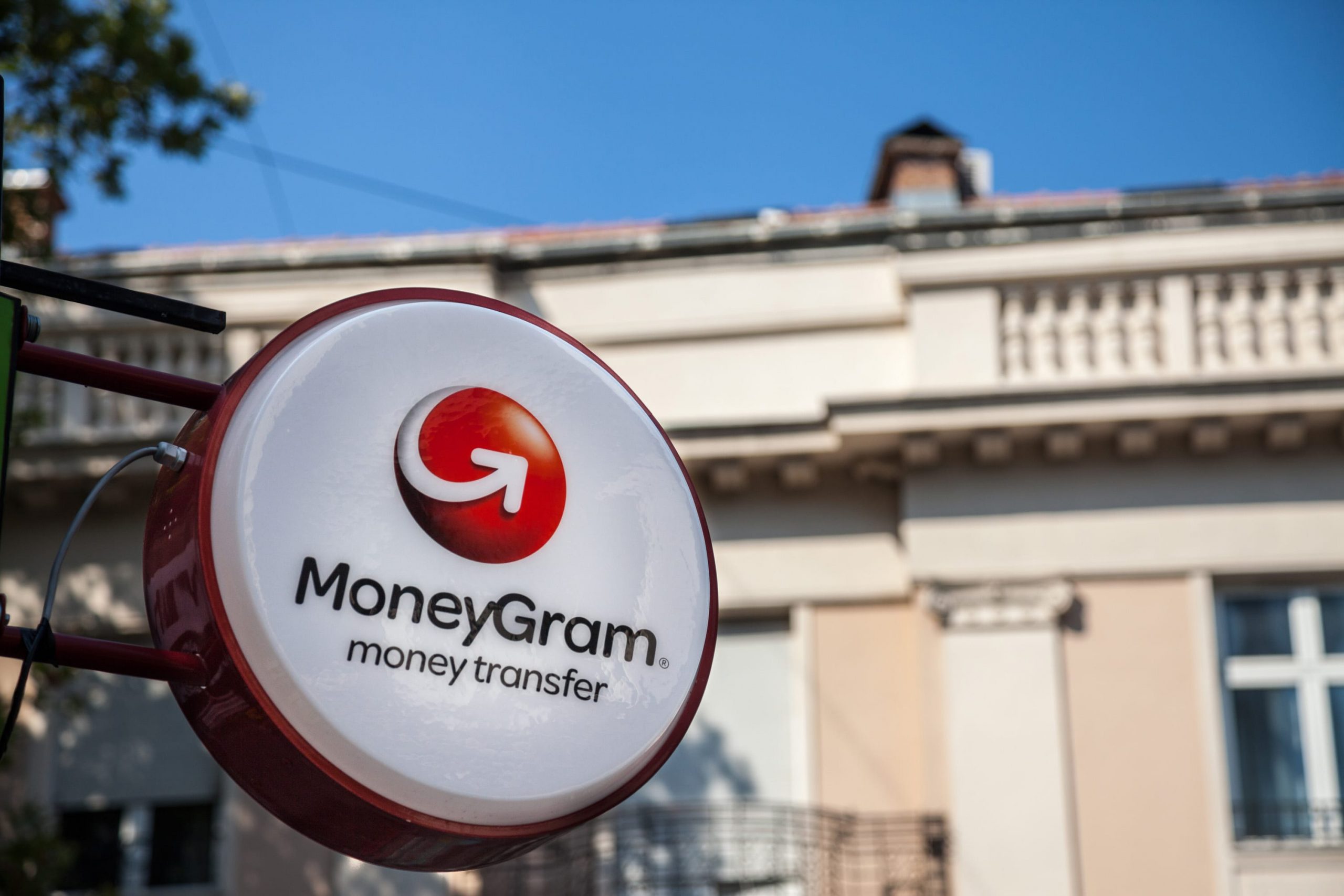 MoneyGram investment Brinks earnings shares 1 scaled - Transfer Uang dari Luar Negeri Tanpa Risau dengan Cara Berikut Ini!