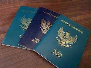 paspor indonesia 1 scaled 1 300x225 - Penting! Ketahui Syarat Menjadi TKI di Malaysia