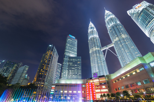 petronas - 3 Destinasi Wisata dengan Pemandangan Kota Terbaik di Malaysia