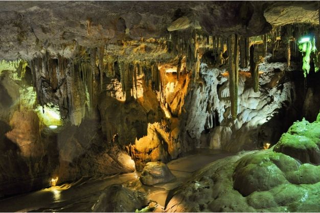 Untitled design269 - Serba-Serbi Wisata Batu Caves di Malaysia