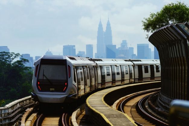 alat transportasi 3 - Kenali Apa Saja Alat Transportasi Darat yang Ada di Malaysia