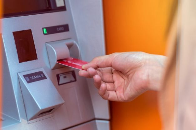 cara transfer uang lewat atm 1 1 - Begini Cara Transfer Uang Lewat ATM dan Topup Saldo Qelola
