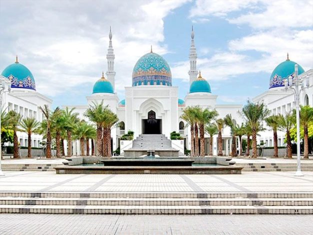 masjid al bukhary 2 e1590796913348 - 6 Masjid Termegah di Negara Malaysia yang Wajib Anda Kunjungi