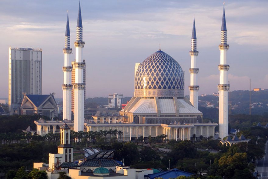 masjid sultan salahudin aziz - 6 Masjid Termegah di Negara Malaysia yang Wajib Anda Kunjungi