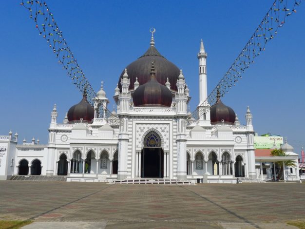 masjid zahir e1590796760173 - 6 Masjid Termegah di Negara Malaysia yang Wajib Anda Kunjungi