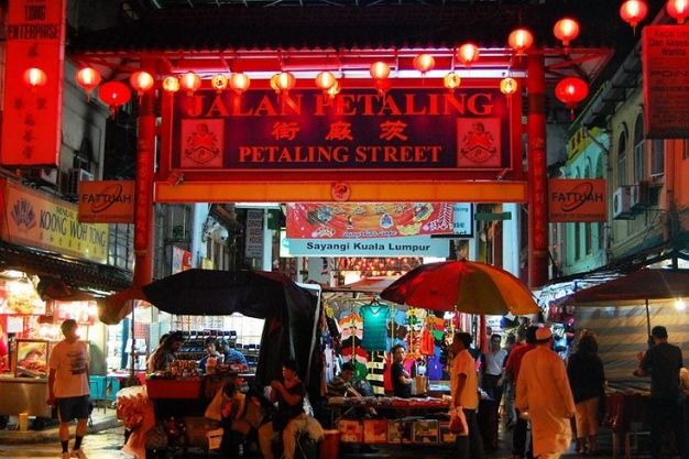 petaling street 1 - Nikmati Kuliner Malam di Petaling Street Saat Liburan ke Malaysia