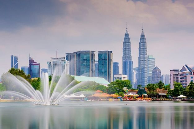 petronas twin tower 1 - Ketahui Informasi Seputar Petronas Twin Tower Malaysia Sebelum ke Sana