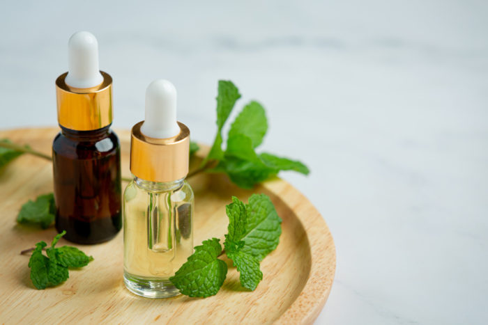 essential oil untuk flu 700x467 - 7 Obat Flu Alami yang Ampuh dan Mudah Didapat