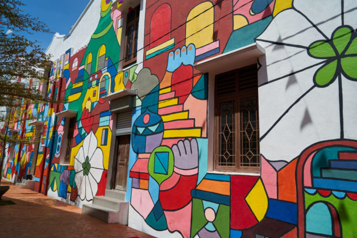 malaysia background grafitti colorful texture 700x467 - 6 Rekomendasi Tempat Menarik di Penang Malaysia Terpopuler