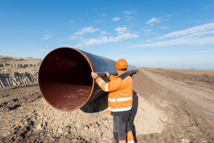 pipeline workers measuring tube length construction gas oil pipes 700x467 - Informasi Tentang Sumber Daya Alam Malaysia yang Perlu Anda Tahu