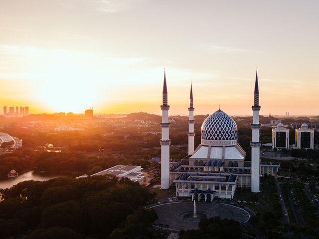 Masjid Sultan Salahuddin Abdul Aziz - Jalan-jalan ke Kota Kemuning Malaysia? Mampir ke 6 Objek Wisata Ini!