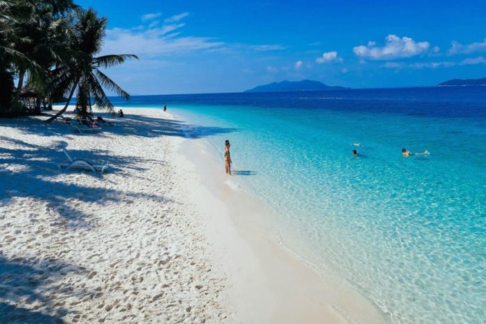 Pulau Rawa 700x467 - Pantai di Johor, Destinasi Wisata Terbaik!
