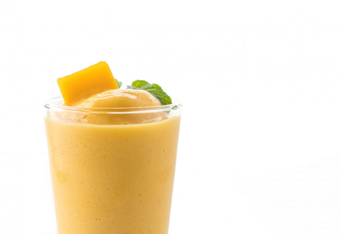 fresh mango smoothie 700x480 - Bikin Ngiler! Nikmati 7 Makanan Sedap di Melaka Berikut Ini