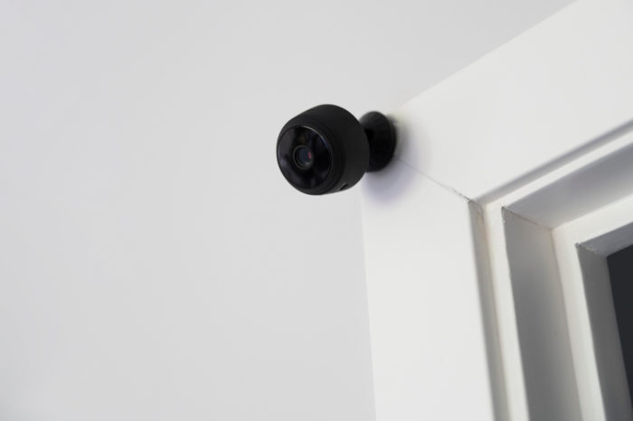 house automation with security camera 700x466 - Pertimbangkan 6 Hal Ini Saat Memilih Penitipan Anak