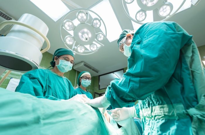 operasi paru paru 700x462 - Ini Daftar Rumah Sakit untuk Pengobatan Kanker Paru-paru di Malaysia