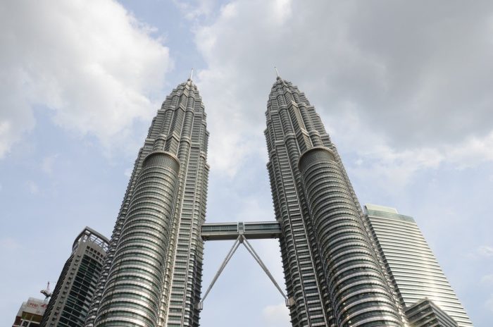 petronas g98f02eecd 1280 700x464 - Menara Berkembar Petronas, Unik dan Bersejarah!