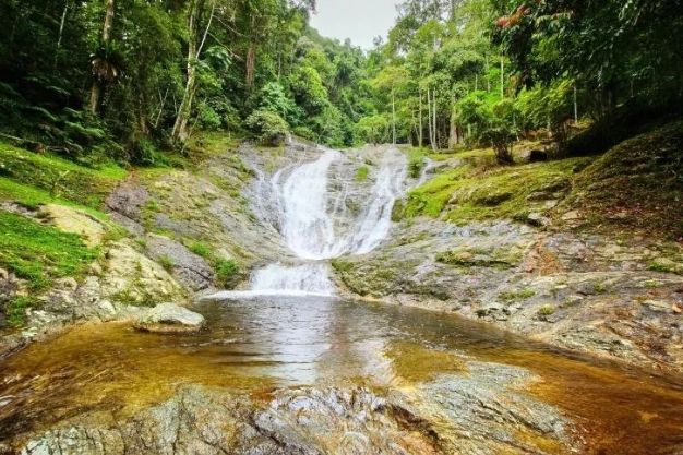 qelola 17 - Inilah Daftar Air Terjun di Perak yang Menarik untuk Dikunjungi