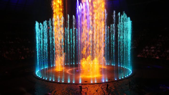 water show unsplash 700x394 - Menara Kembar Petronas dan Wisata Wajib Telusuri di Malaysia!